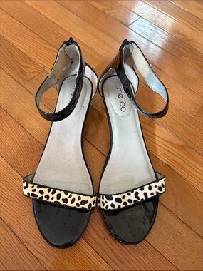 me too Black Sandals with White Leopard-Print Strap